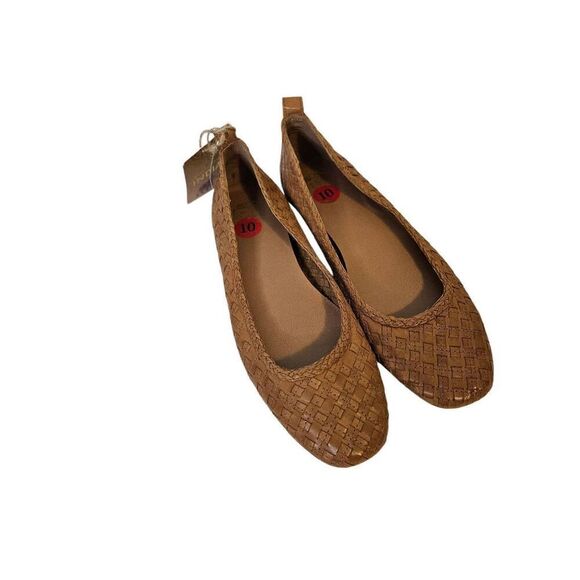 Light brown leather flats. Size 10.  NWT. - Picture 1 of 5